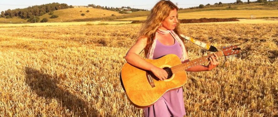 אילת מידן בהופעת השקת האלבום Peace Of Heart