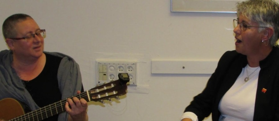 נשים שרות תפילה