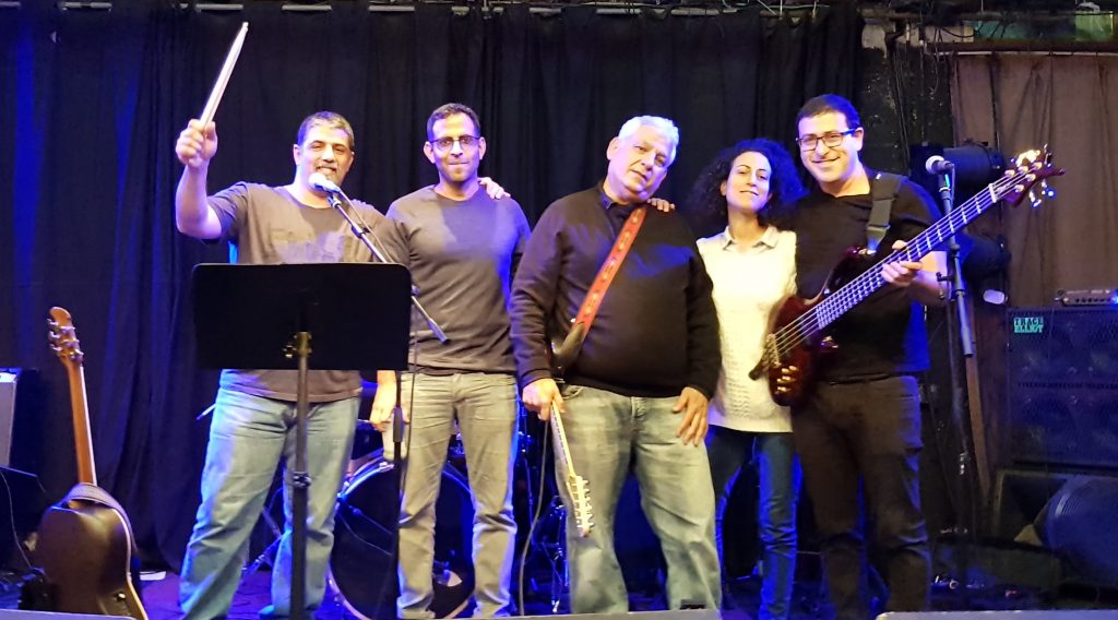 תמונת הלהקה